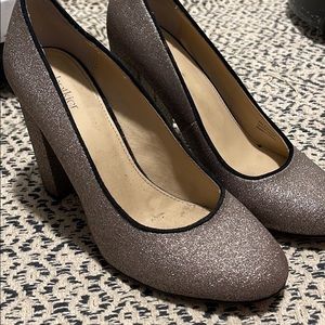 Botkier glitter pumps with black seem, Never worn! 7.5